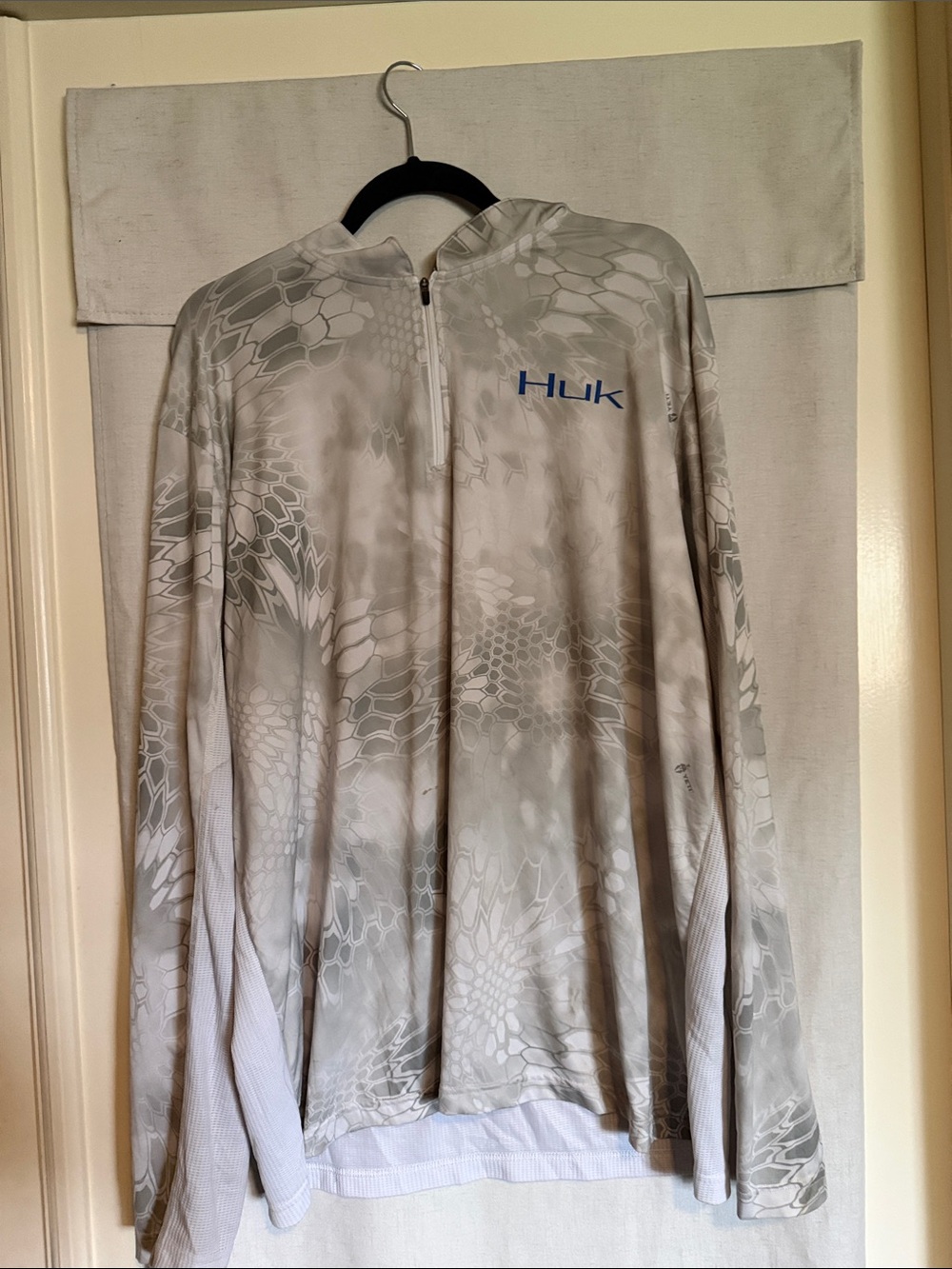 Huk Light Gray Camo Quarter-Zip Fishing Hoodie